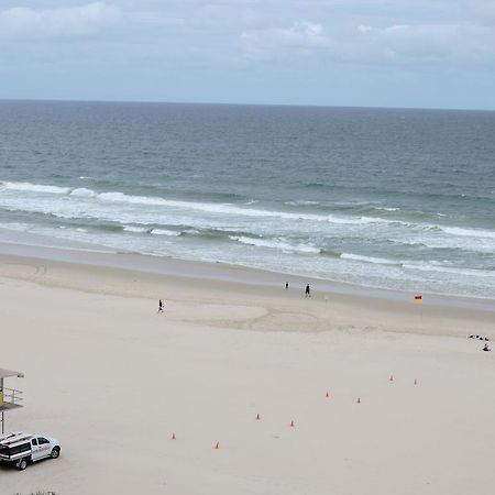 President Holiday Apartments - Absolute Beachfront Гоулд Коуст Екстериор снимка