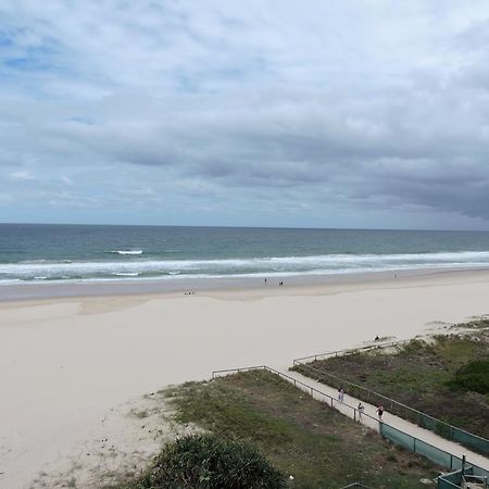 President Holiday Apartments - Absolute Beachfront Гоулд Коуст Екстериор снимка