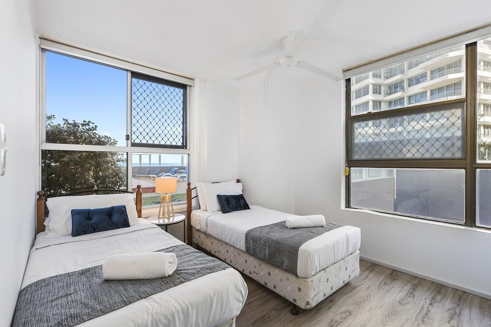 President Holiday Apartments - Absolute Beachfront Гоулд Коуст Екстериор снимка
