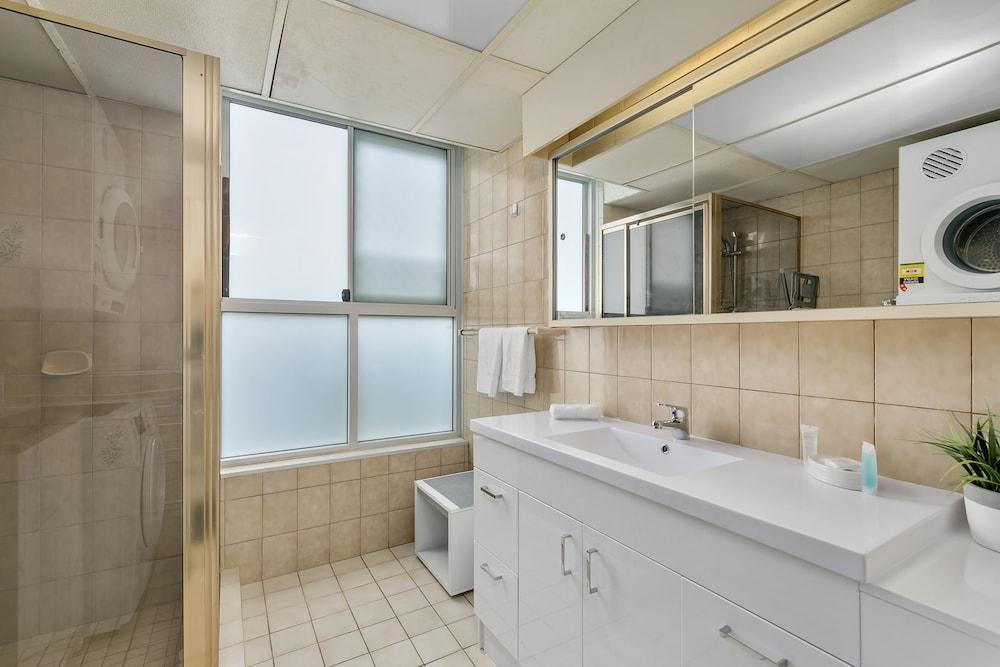 President Holiday Apartments - Absolute Beachfront Гоулд Коуст Екстериор снимка