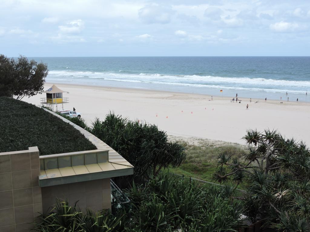 President Holiday Apartments - Absolute Beachfront Гоулд Коуст Екстериор снимка