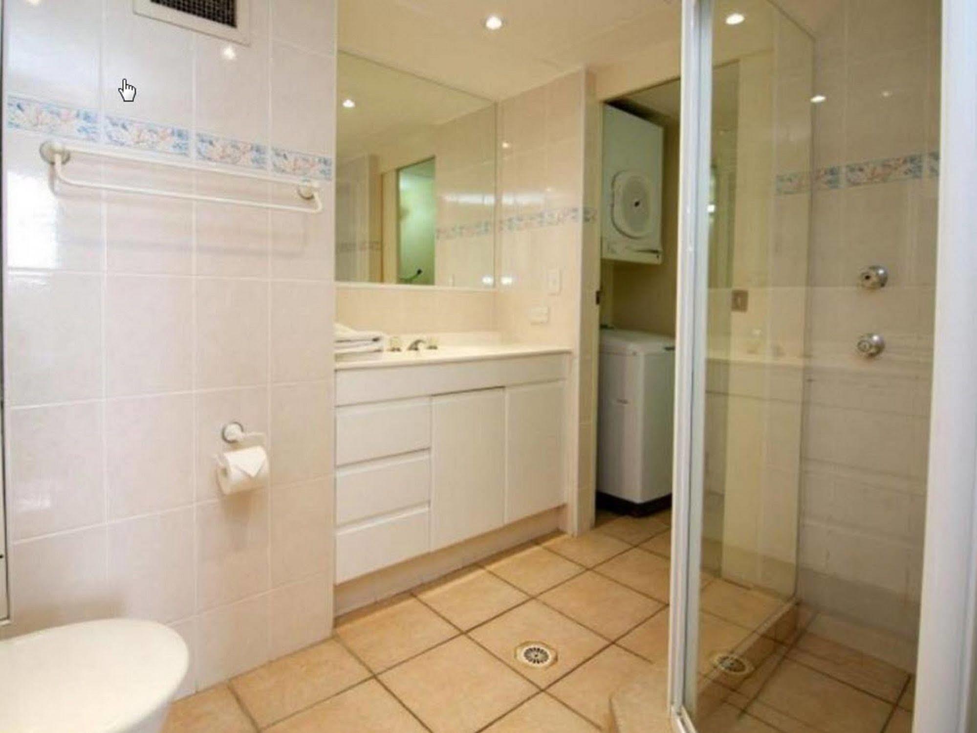 President Holiday Apartments - Absolute Beachfront Гоулд Коуст Екстериор снимка