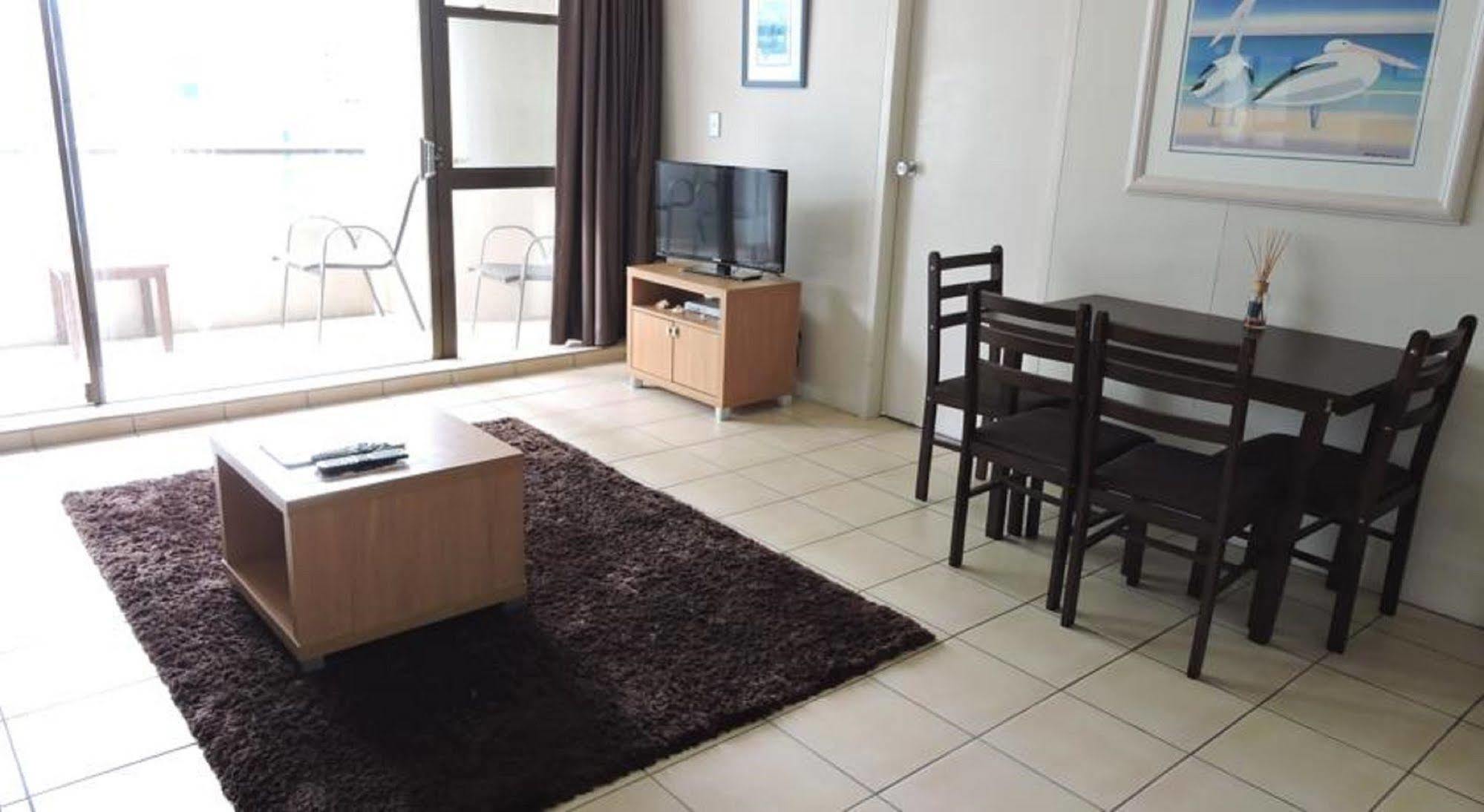 President Holiday Apartments - Absolute Beachfront Гоулд Коуст Екстериор снимка
