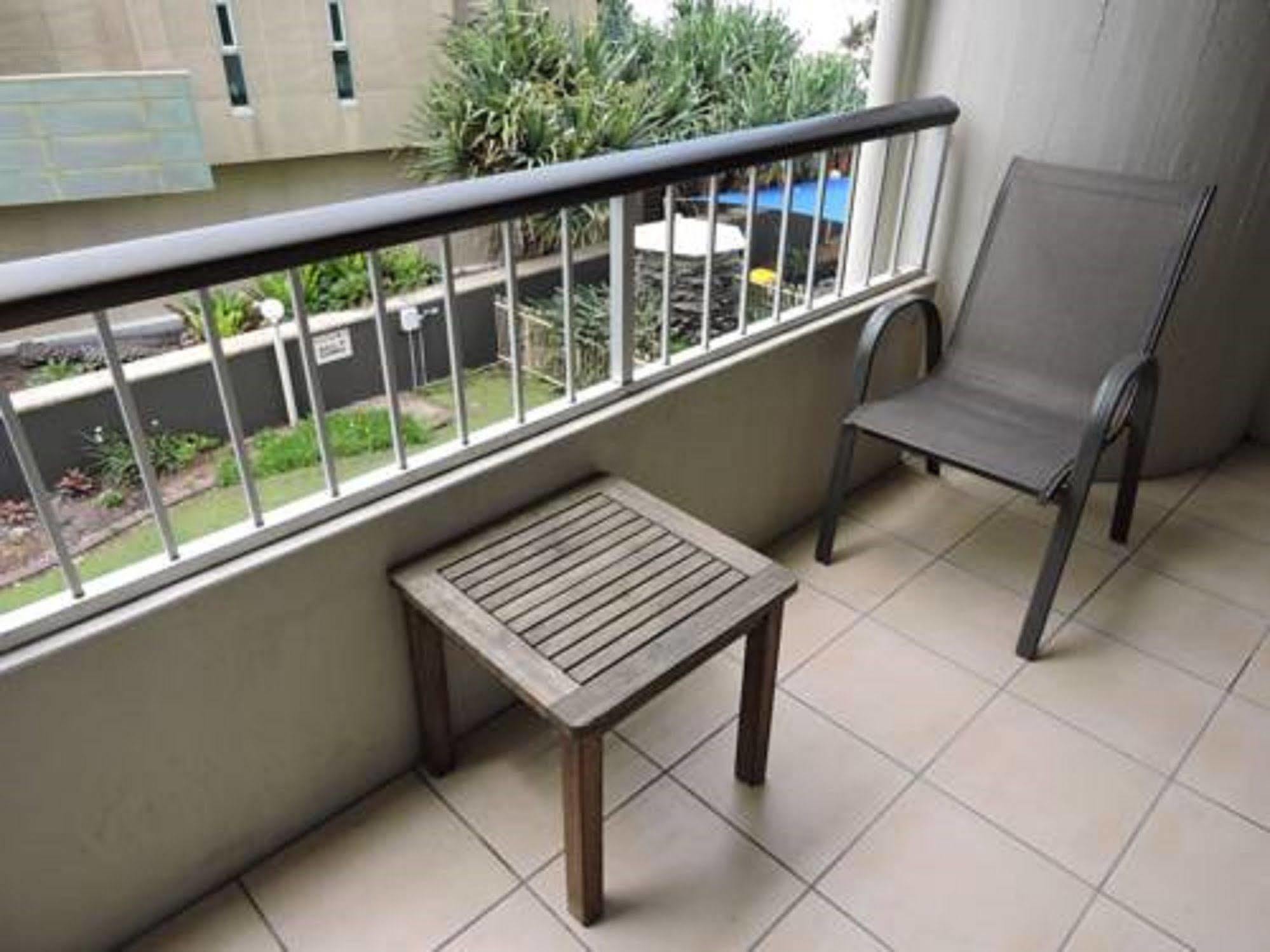 President Holiday Apartments - Absolute Beachfront Гоулд Коуст Екстериор снимка