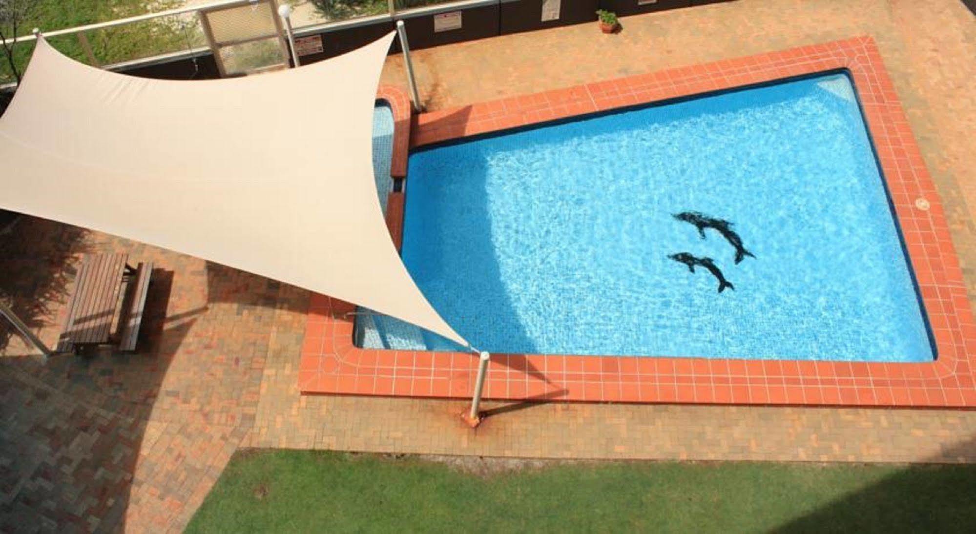 President Holiday Apartments - Absolute Beachfront Гоулд Коуст Екстериор снимка