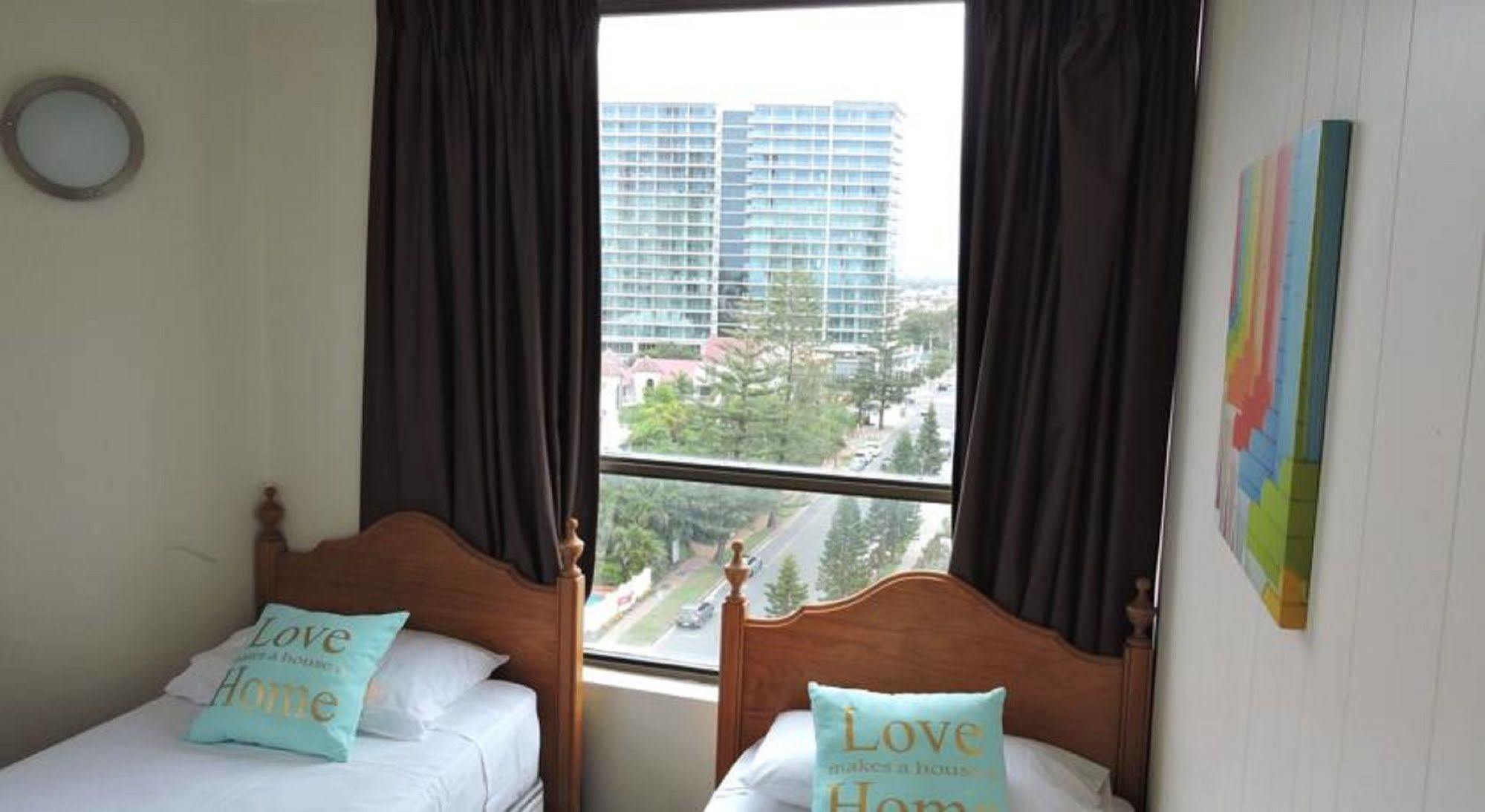 President Holiday Apartments - Absolute Beachfront Гоулд Коуст Екстериор снимка