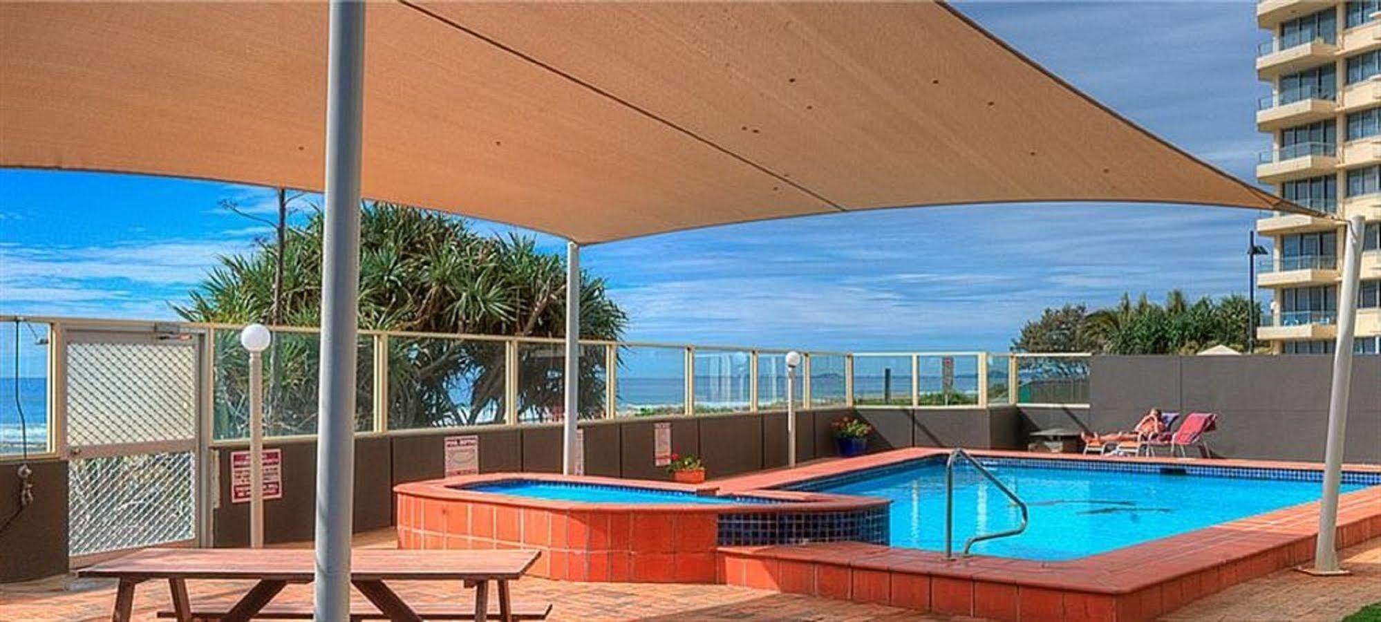 President Holiday Apartments - Absolute Beachfront Гоулд Коуст Екстериор снимка