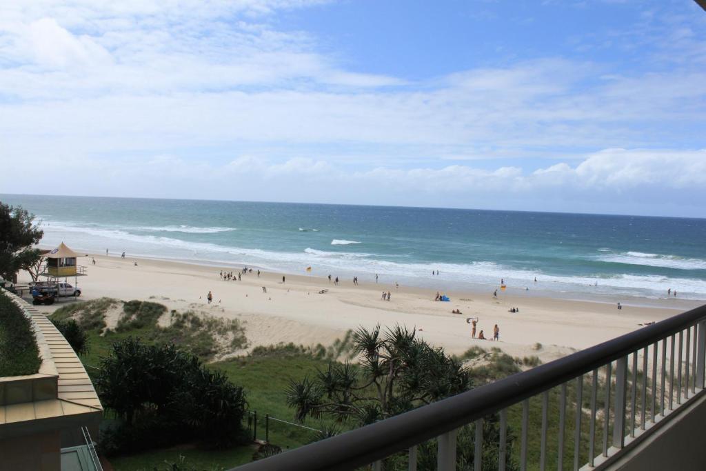 President Holiday Apartments - Absolute Beachfront Гоулд Коуст Екстериор снимка